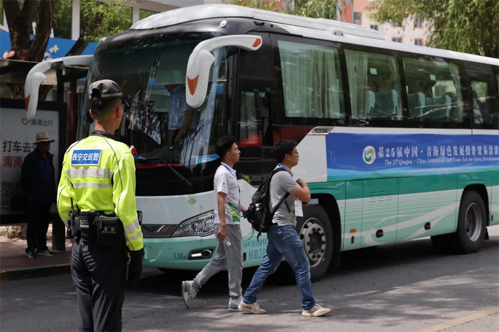 西宁交警护航第25届中国·青海绿色发展投资贸易洽谈会