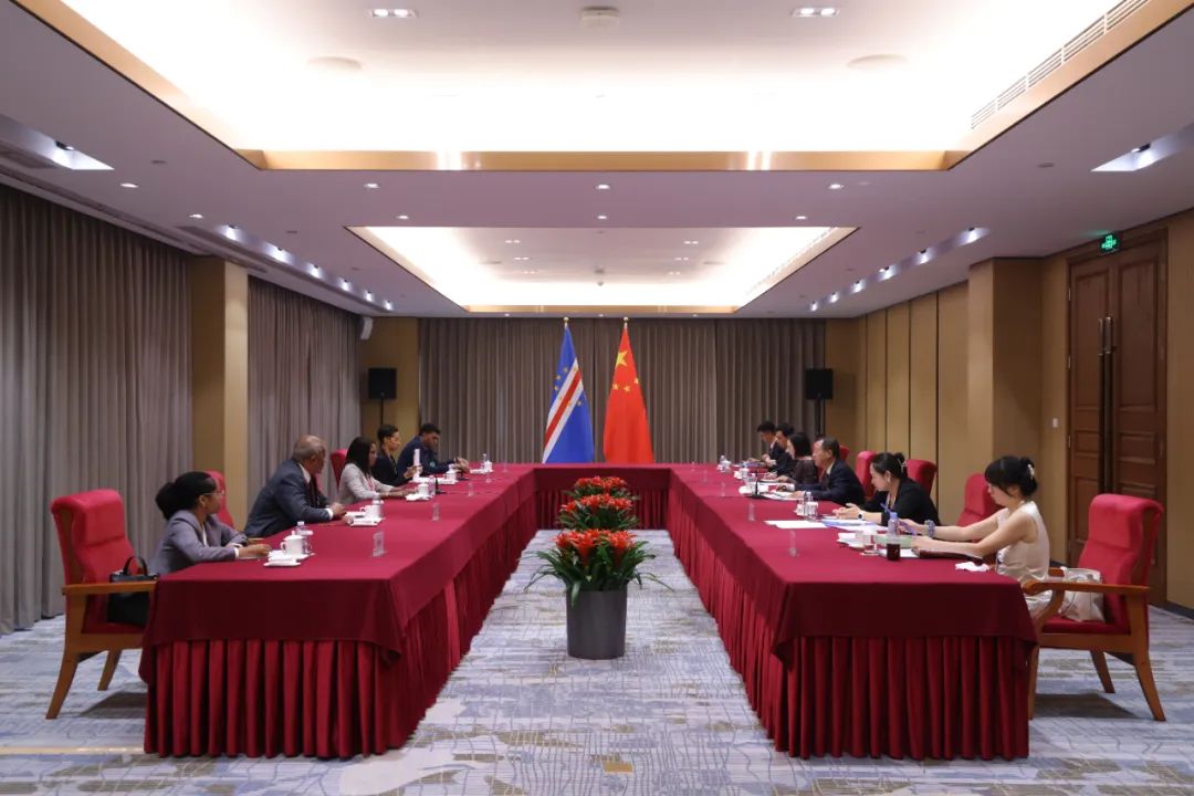 刘俊峰副署长会见佛得角外交合作国务秘书米利安·维埃拉