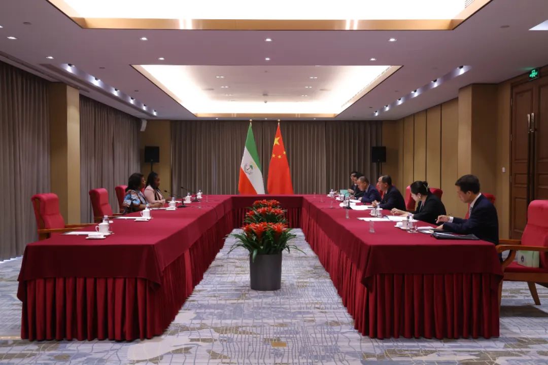 刘俊峰副署长会见赤道几内亚外交,国际合作与侨务部国务秘书埃武纳