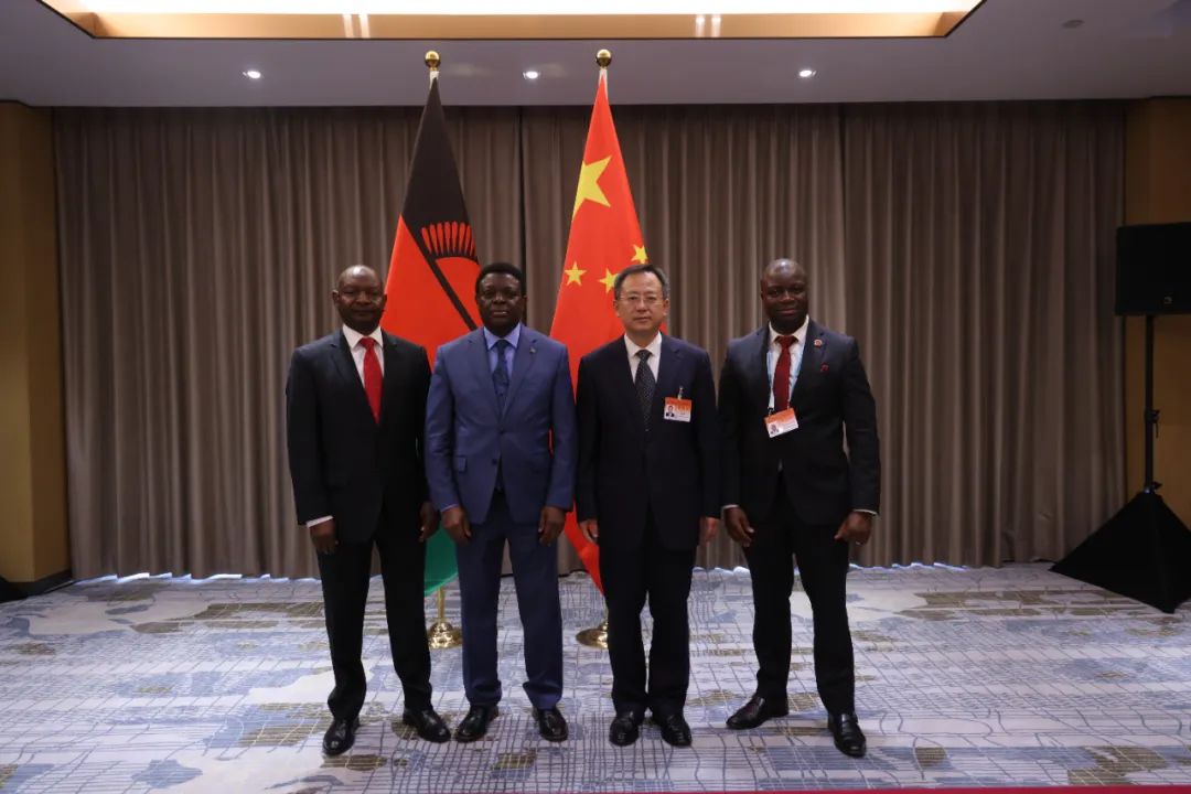 刘俊峰副署长会见马拉维财政和经济事务部司库亨利