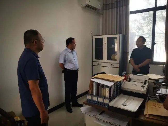 宁陵县法院党组书记马昊到城郊法庭调研