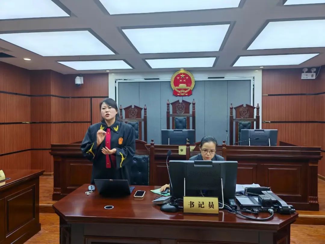 首先,陇县崇文幼儿园41名老师在立案庭(诉讼服务中心)庭长(主任)王琼