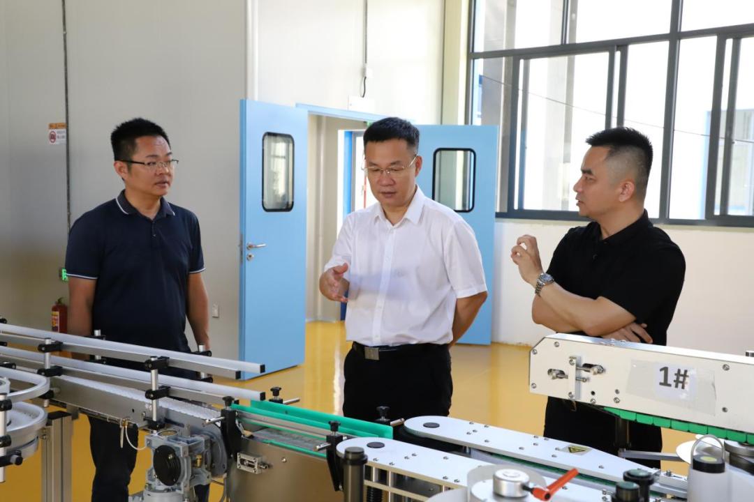 琼中法院党组书记,院长陆宁走访企业"听心声"主动问需促发展