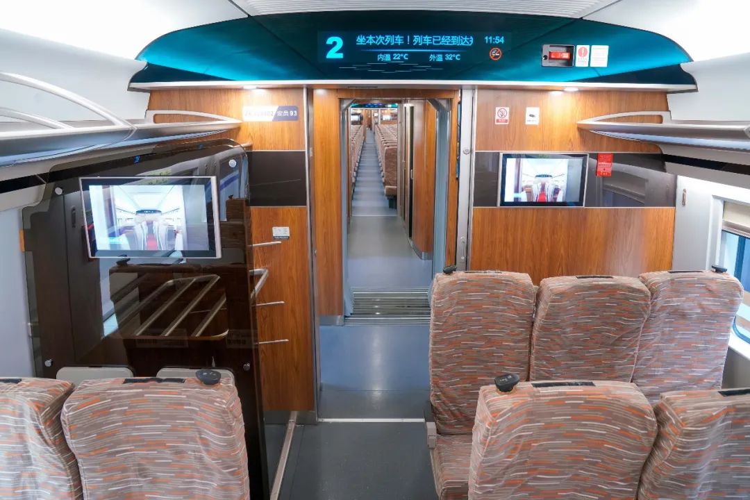 动车组餐吧优化餐车采用集成式设计优化设备布局提高空间利用率cr400