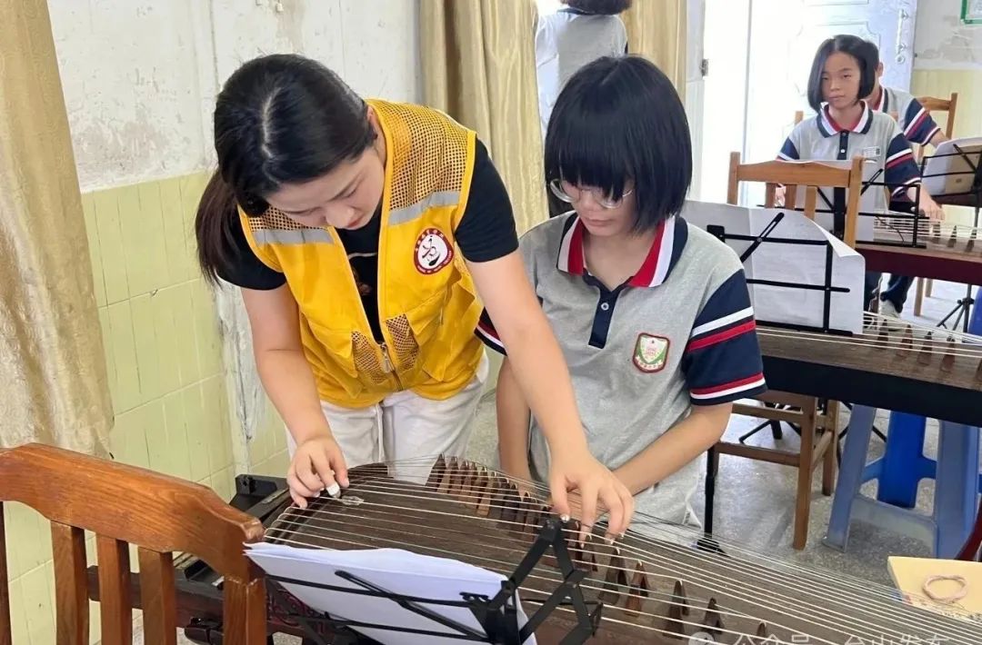 台山市四九镇中心小学带来了涉及流行声乐小组课,创意音乐课,合唱课