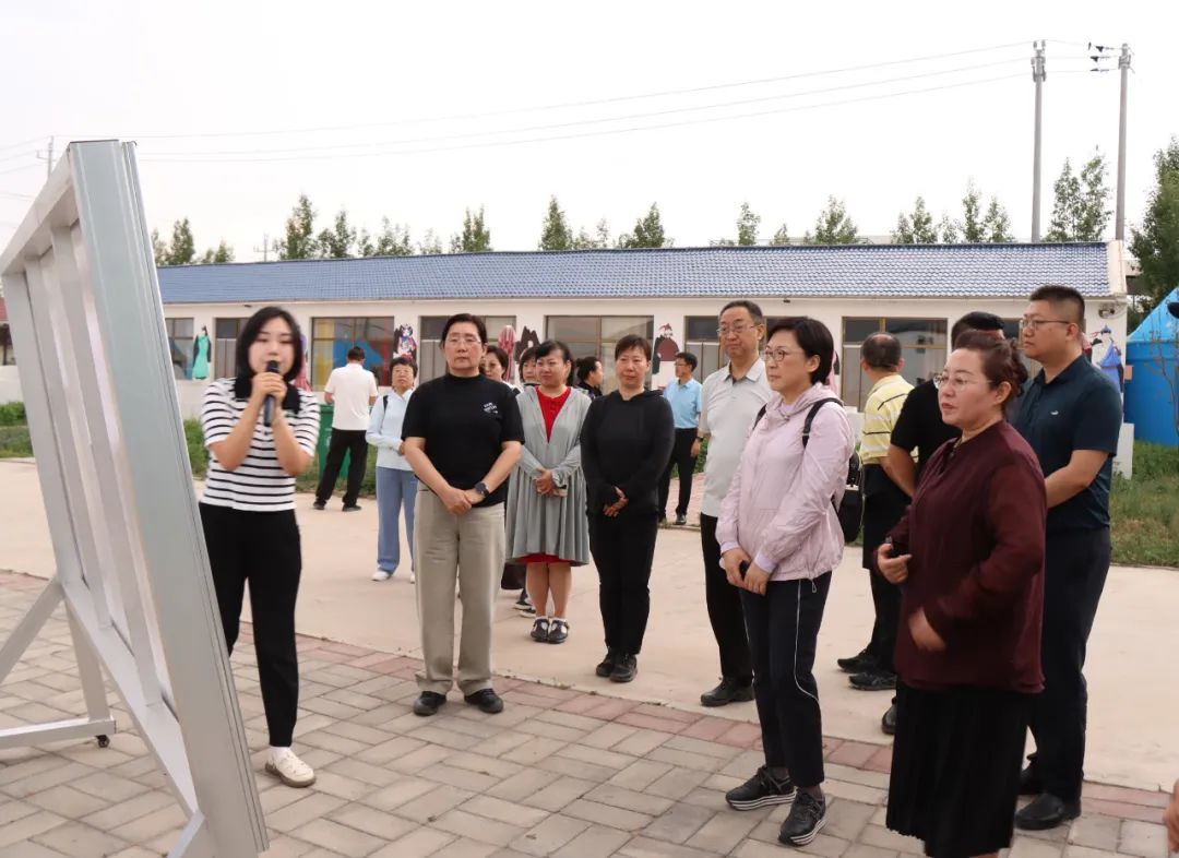 调研组一行先后深入乌兰察布火山南游客服务中心,乌兰哈达苏木阿吉泰