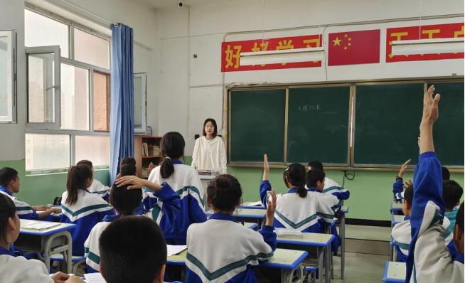 本次援疆实习支教,我担任麦盖提县第四中学八年级的语文老师.
