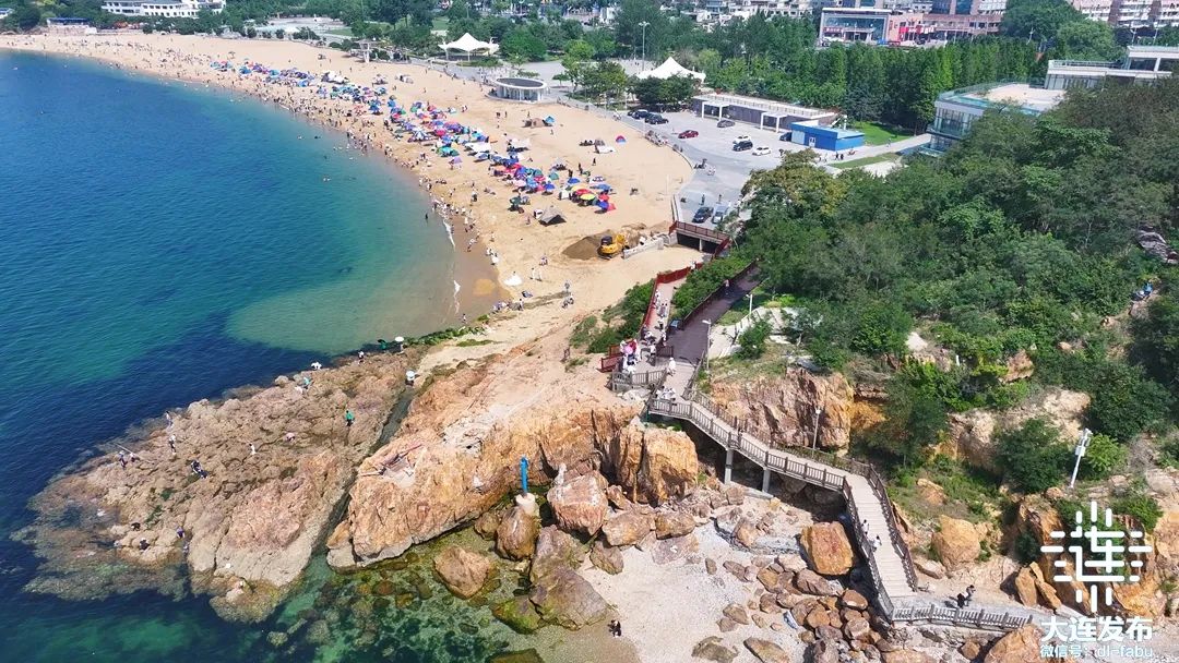 为大连点赞!数万游客来来往往,海滩浴场干干净净!