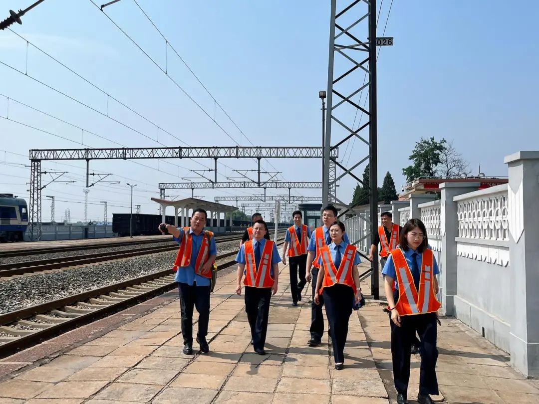 静海区检察院联合天津铁路运输检察院赴唐官屯火车站旧址走访调研
