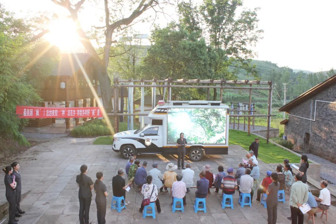 忠县法院翠屏法庭举办普法课堂.