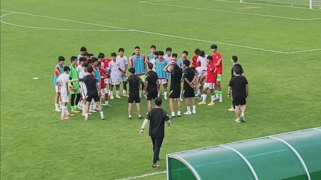 0-2憾负韩国，中国U14遭遇挫折，被罚下一人成转折