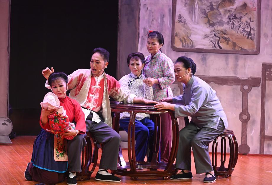 本剧以本地真实史事为创作素材,再现当年巾帼悲歌.