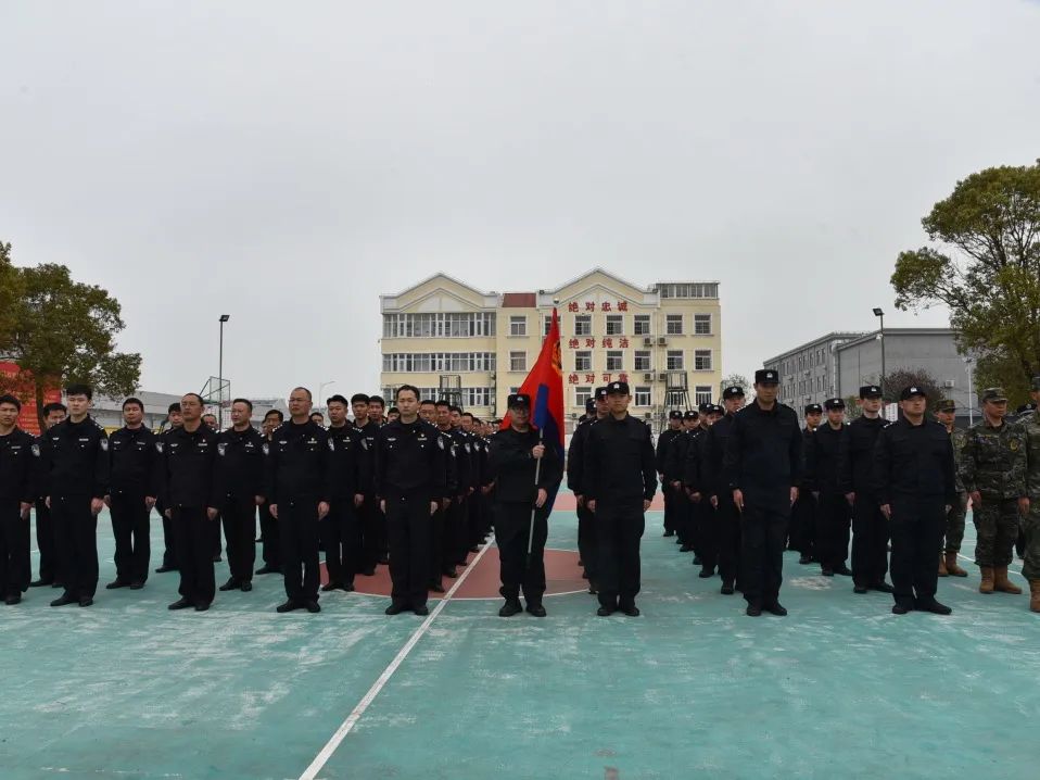 筑基提能淬铁军  擎旗砺剑铸警魂——上海市四岔河监狱深入开展实战大