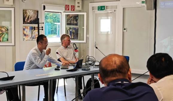 通过alice,科学家们能够探测到极高能量下物质的行为,揭示宇宙最初