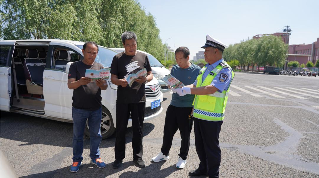 大队根据7至9座面包车道路交通违法行为的特点与规律,加强执勤民警 早