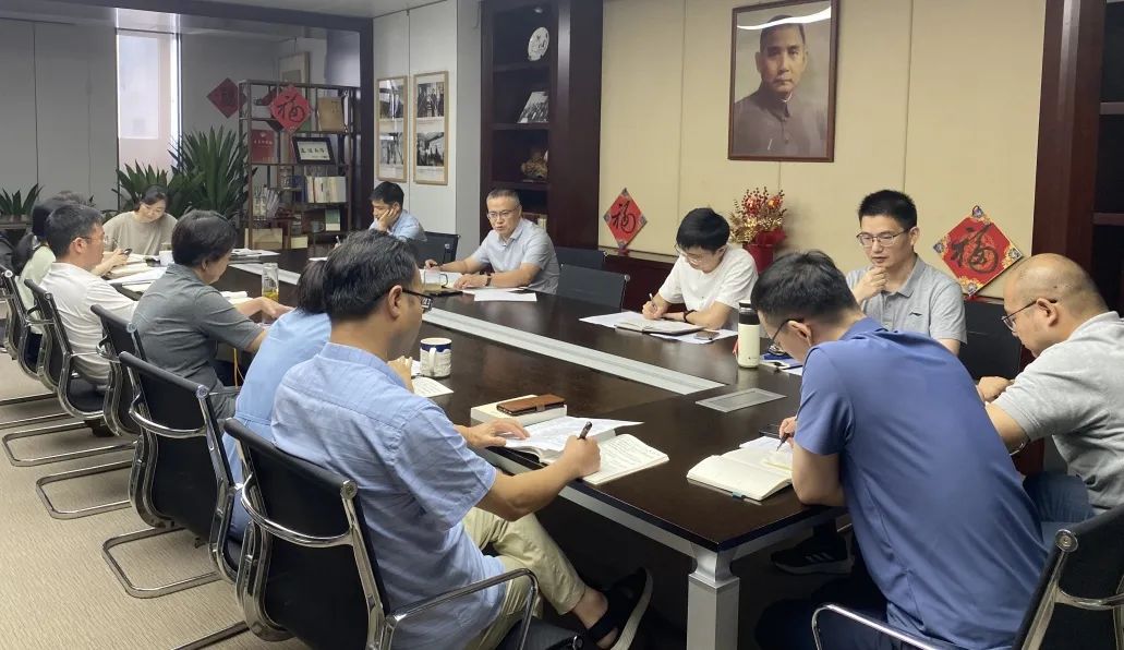 民革市委会机关召开专题务虚会