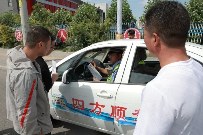 镇赉交巡警坚守宣传阵地 筑牢安全防线