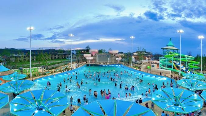 在全新开园的窑湖竹鼠水乐园戏水纳凉,两大室内外游乐区,六大精彩舞蹈