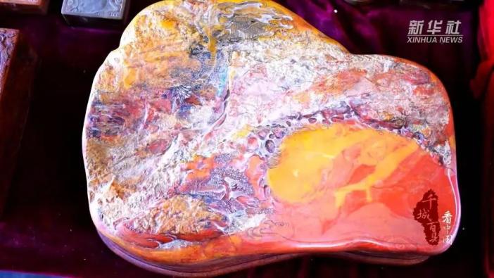 新华社关注山东潍坊:紫金石雕展芳华