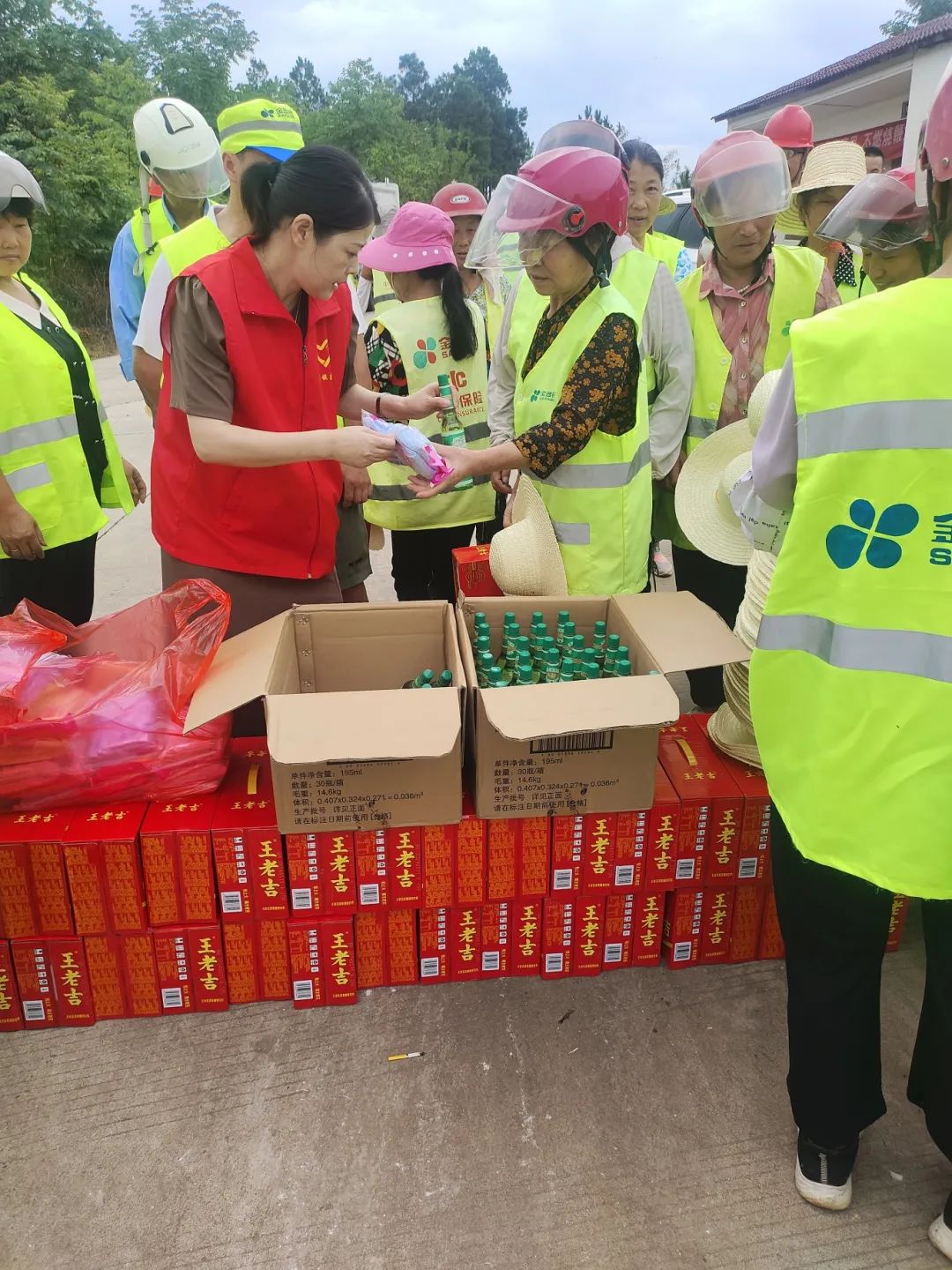 巾帼传关爱,驿站送清凉 | 怀宁县小市镇妇联开展"夏日送清凉"活动