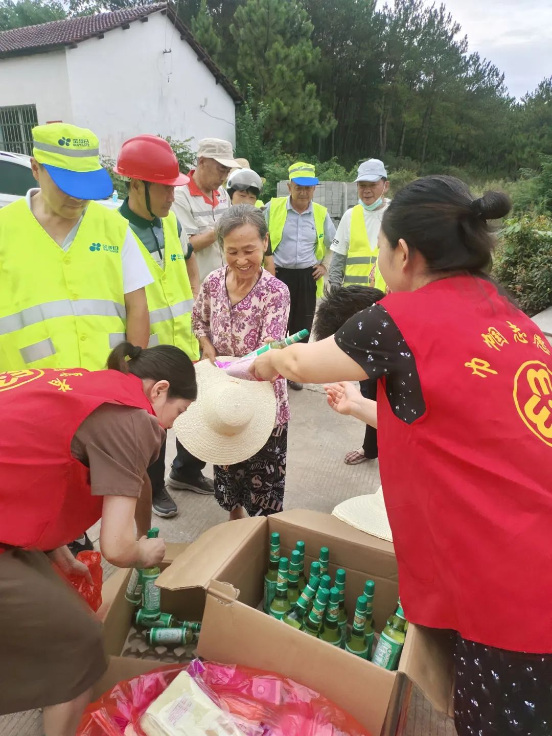 巾帼传关爱,驿站送清凉 | 怀宁县小市镇妇联开展"夏日送清凉"活动