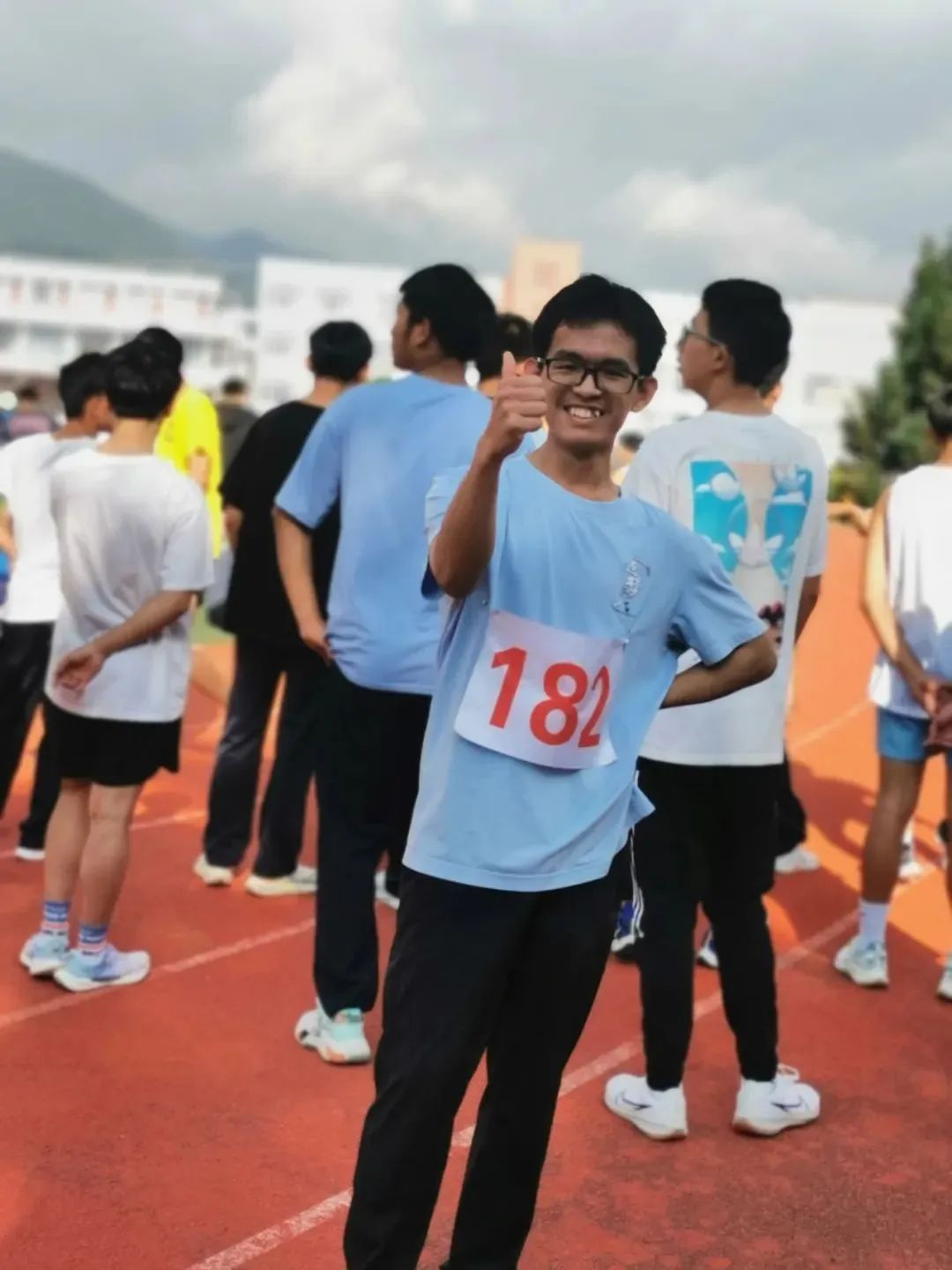 收到复旦录取消息时,他正忙着贴补家用