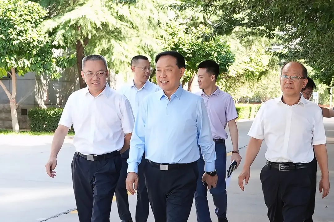 宋仁堂在河北高速集团调研