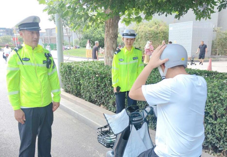 临汾交警北城大队队长图片