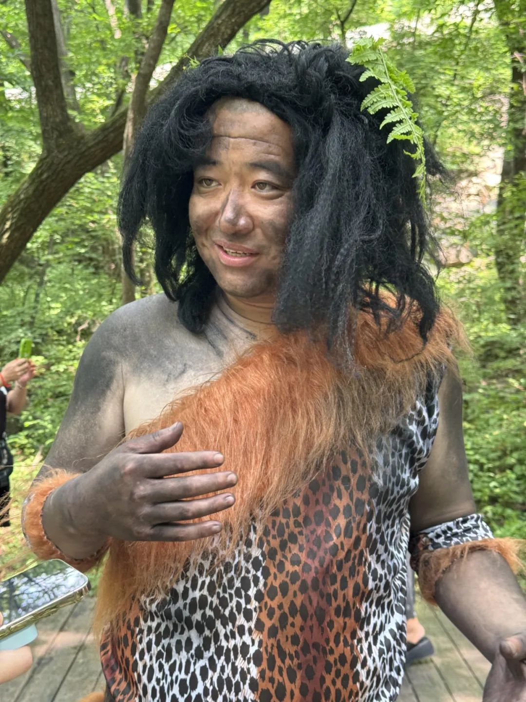 月薪5000元,我在景区当野人