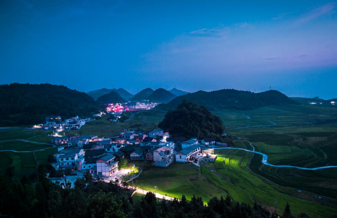 扰绕村贵阳市花溪区高坡苗族乡:位于贵阳市东南端,地处花溪与龙里