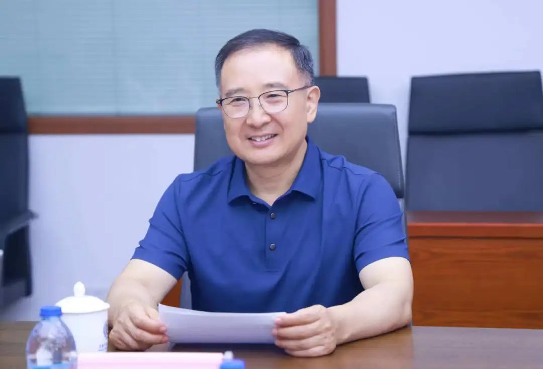 【中心要闻】徐汇区政协主席黄冲赴中心调研走访