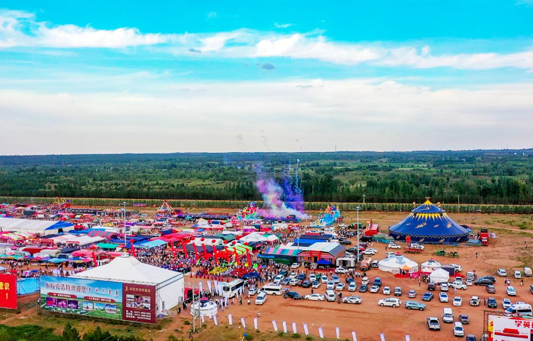 "草原欢歌·暖城绽放"伊金霍洛镇第十六届传统那达慕大会开幕