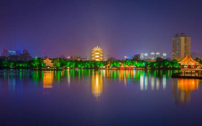 这里是中国泉城,这里夜景如画,济南晚上去哪玩?