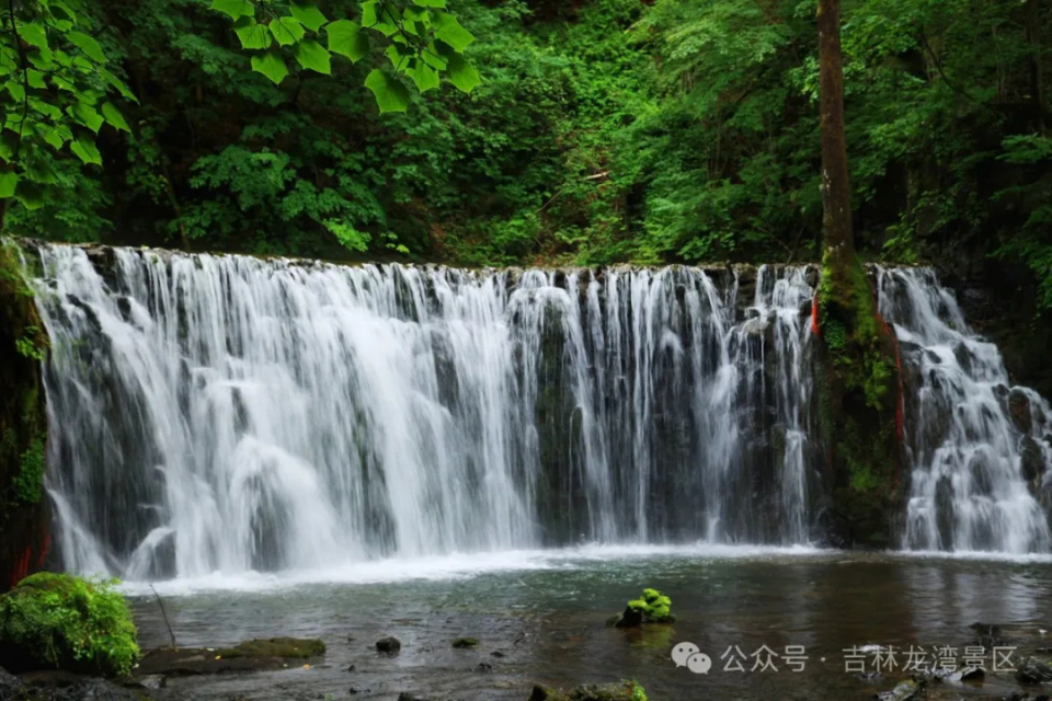 来吊水壶瀑布消夏