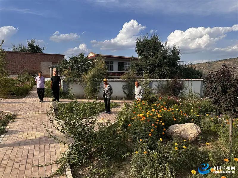 绿美乡村"行动,共清理垃圾,拆除乱搭乱建,修整破损墙面,新建小花园