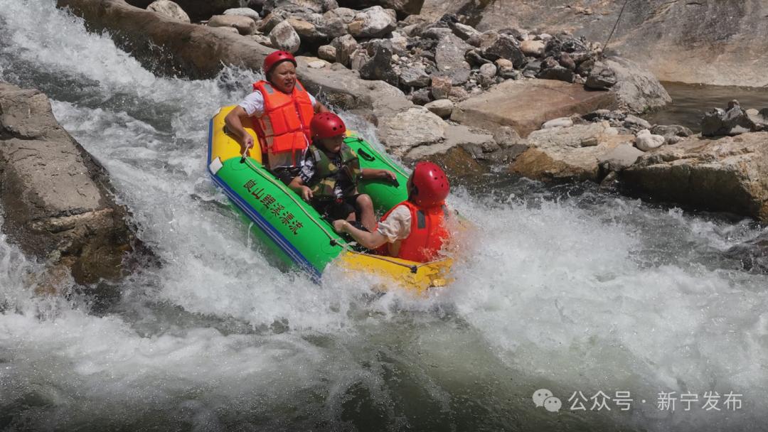 新宁:鲤溪漂流激发崀山文旅新活力
