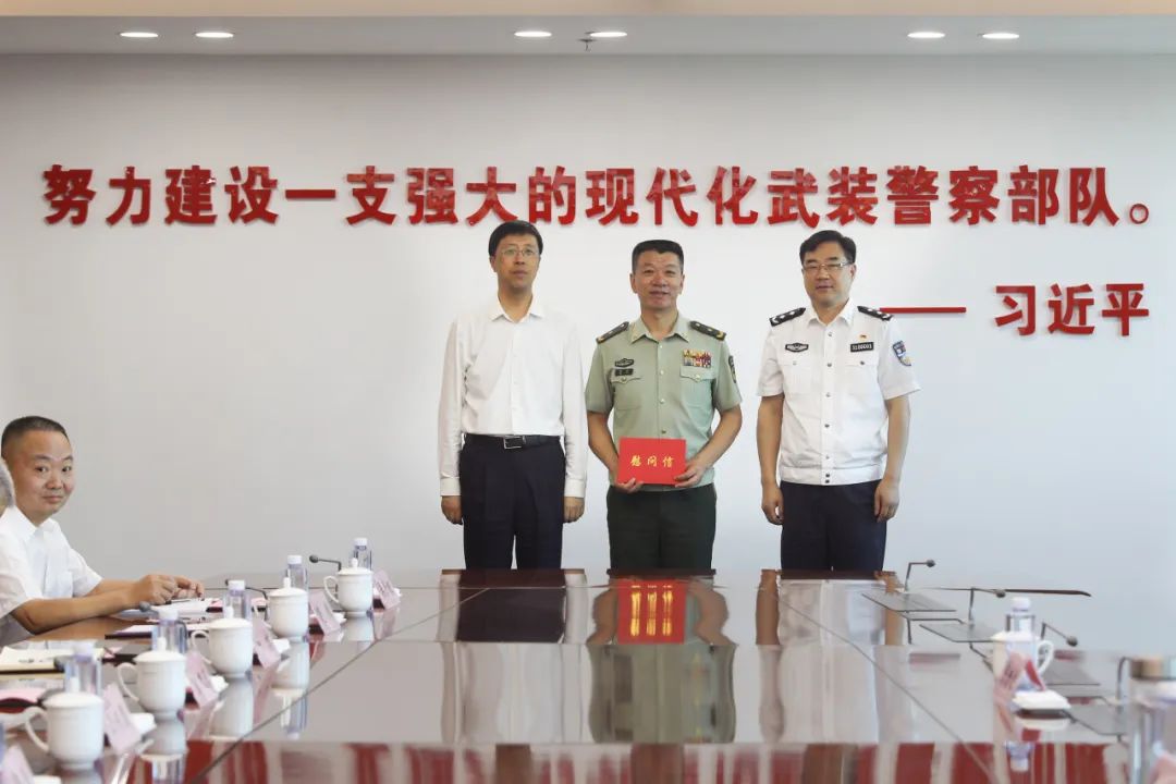 武警上海总队司令员陈源少将对上海司法行政系统一直以来对武警部队