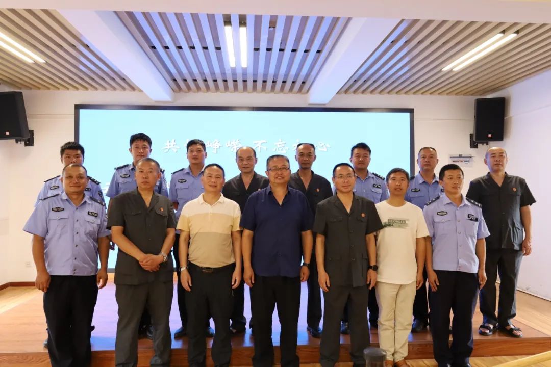 7月29日,在"八一"建军节来临之际,云龙县人民法院举行"共忆峥嵘·不忘