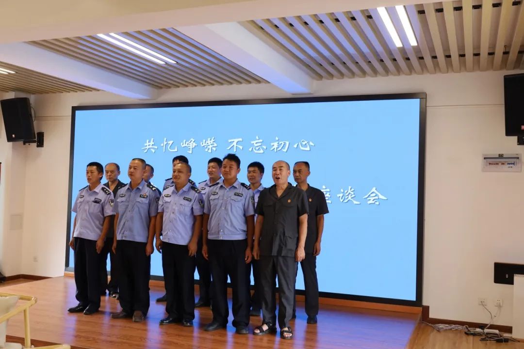 7月29日,在"八一"建军节来临之际,云龙县人民法院举行"共忆峥嵘·不忘