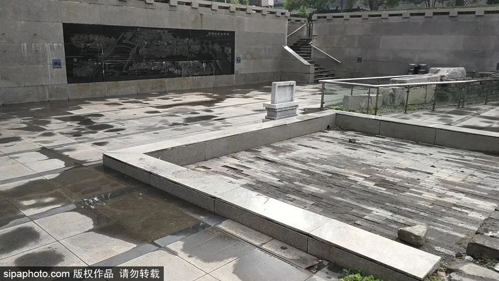 周边景点· 皇城墙遗址天安门,是明清两代皇城正门.