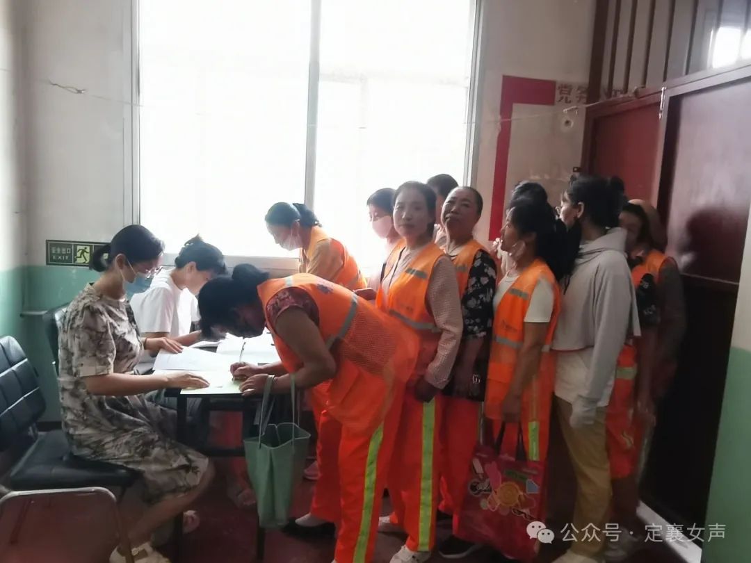 定襄县妇联关爱环卫女工  免费"两癌"筛查在行动