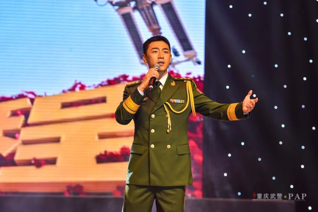 武警重庆总队举行"铁心向党铸忠诚"主题文艺汇演