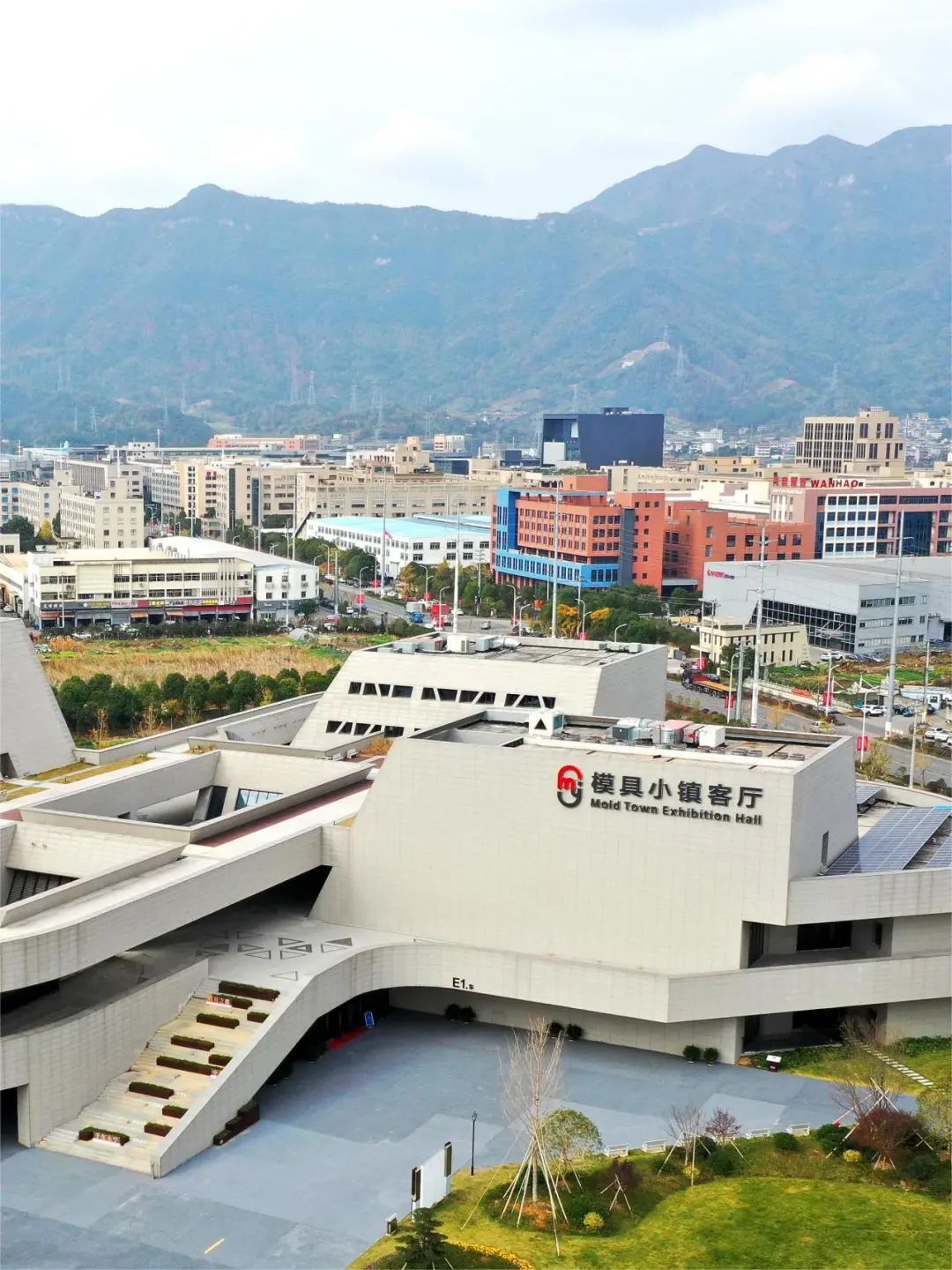 黄岩智能模具小镇,为省级工业旅游基地,浙江省首批37个特色小镇之一.