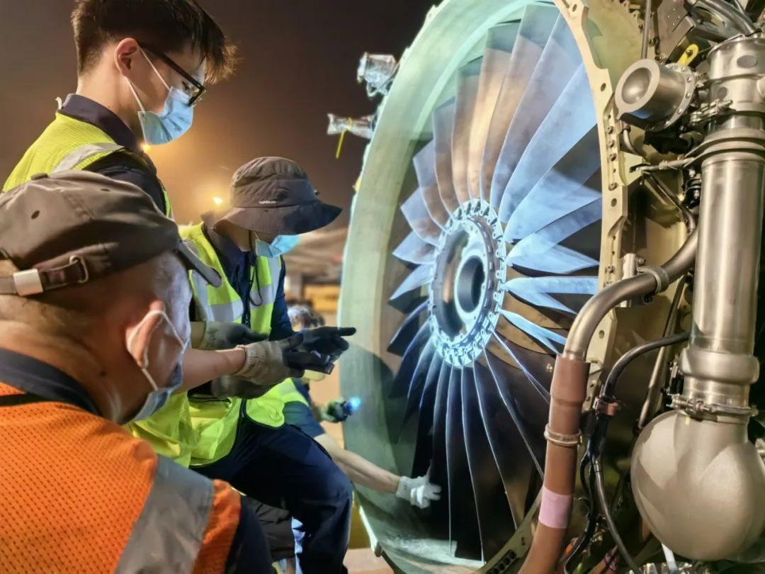 今天跟着南航机务一起看大片