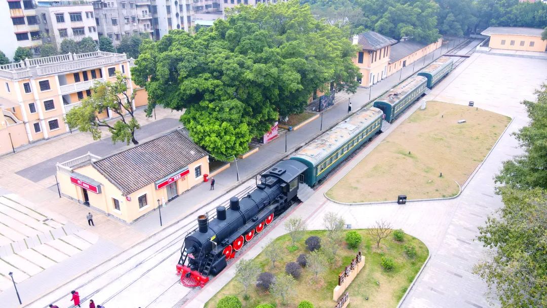 铁路始建于清光绪二十四年(1898),曾是广东省重要交通枢纽,也是广东省