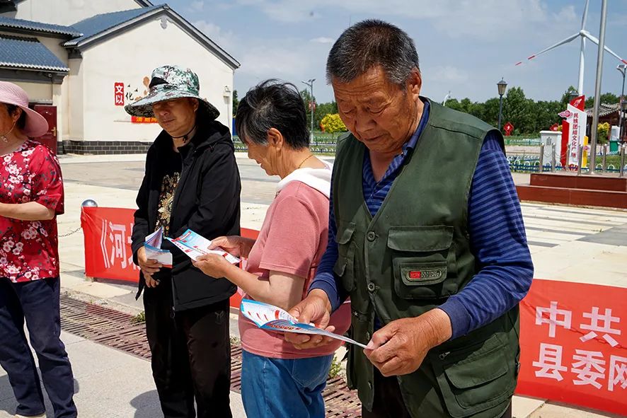 张北县委网信办开展《河北省网络生态文明公约》进农村宣传活动