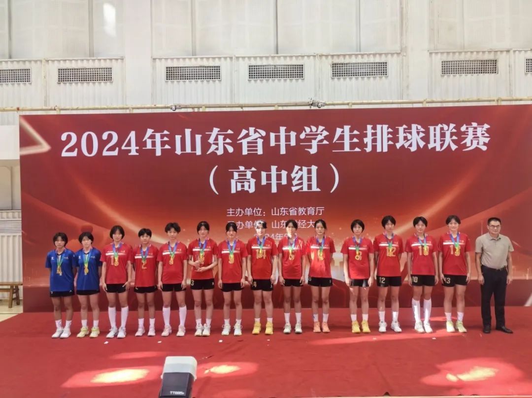 近日,潍坊七中女排代表潍坊市获得