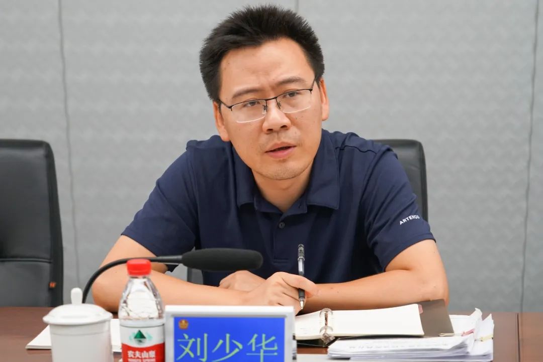 巫山县法院执行局局长刘少华一行来院交流工作