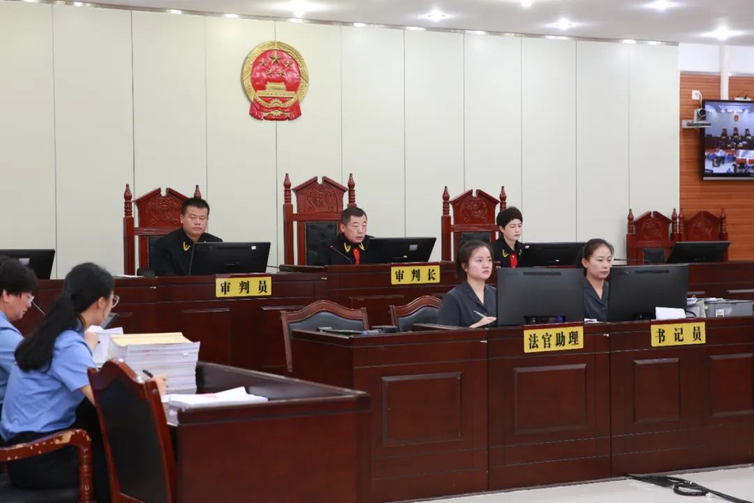 吴忠市中级人民法院开庭审理被告人张戈受贿一案