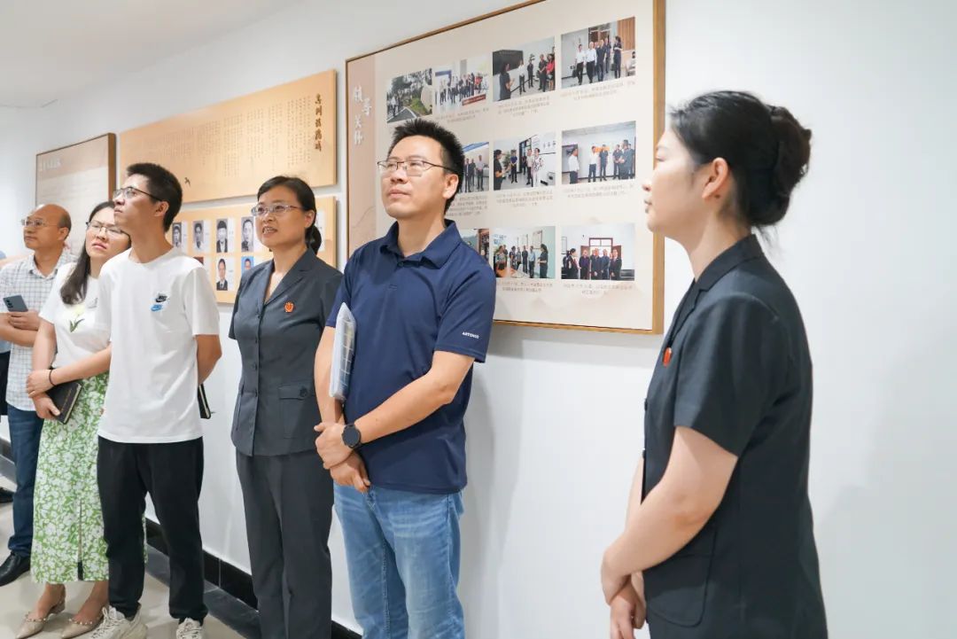 巫山县法院执行局局长刘少华一行来院交流工作